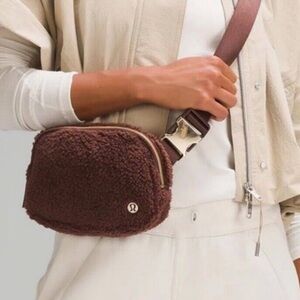 Lululemon Sherpa belt bag